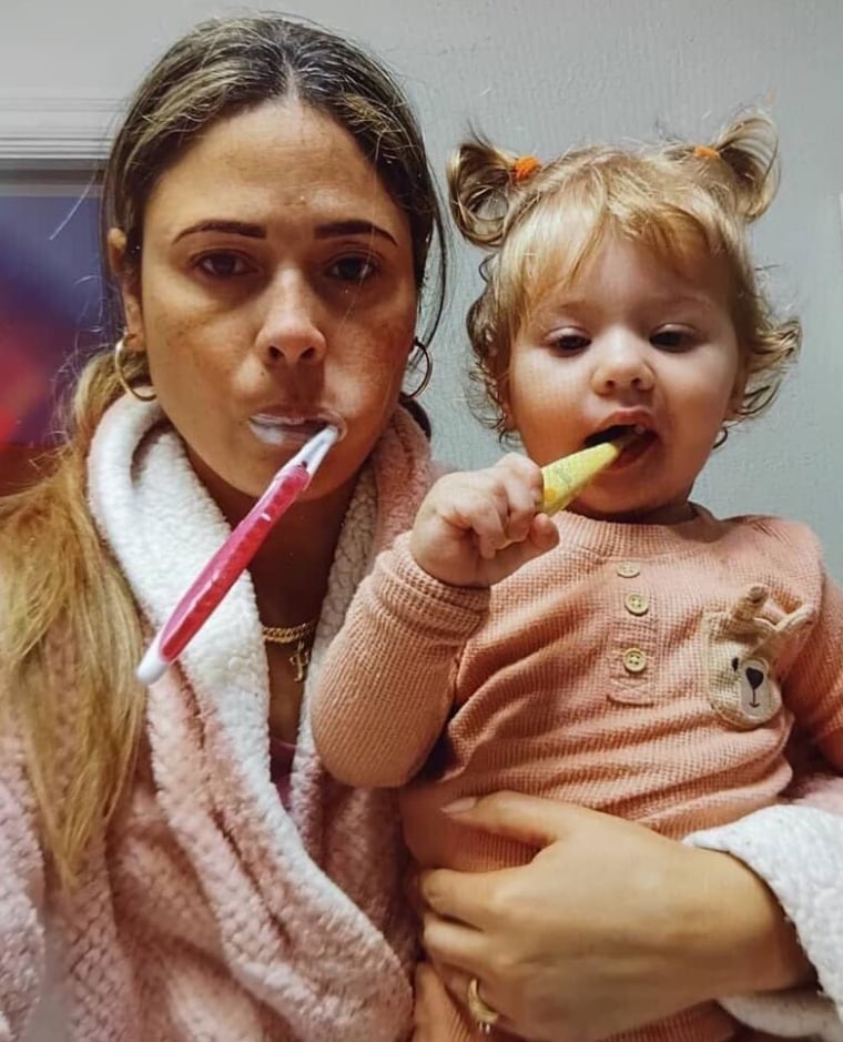 A mother and her child separated due to deportation between the U.S. and Cuba