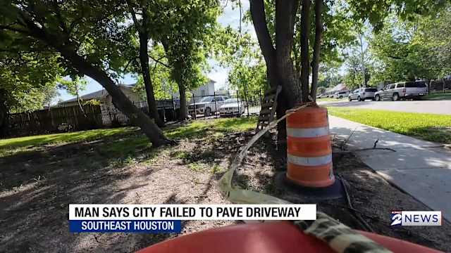Houston police respond to shooting scene