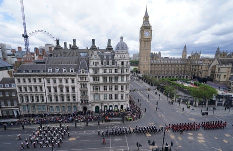 Military parade and crowds celebrate VE Day 2025 in London