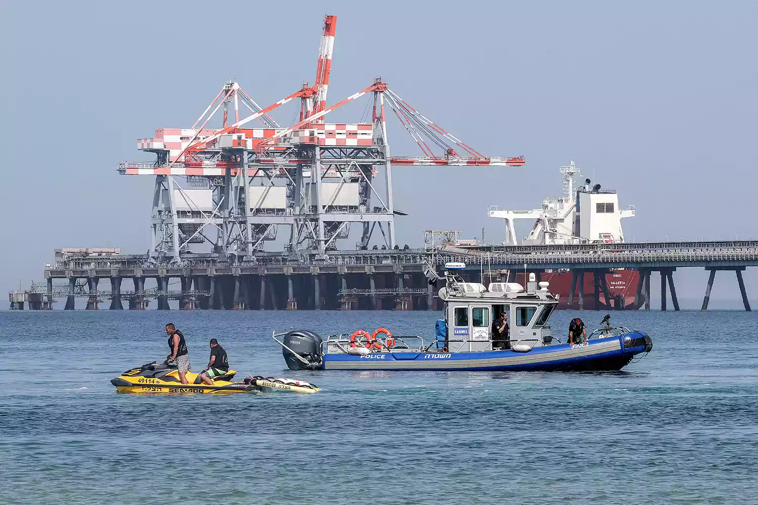 Ynet coverage of the Hadera shark attack: Rescue teams search the water near Hadera Beach, Israel